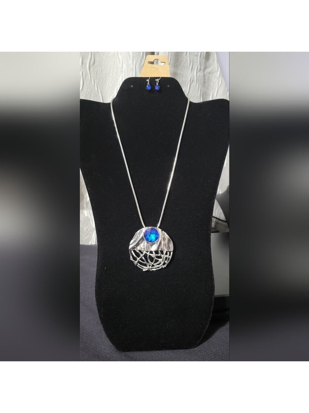 Silver Color Necklace Set w/Blue Rhinestone Centerpiece (#96)